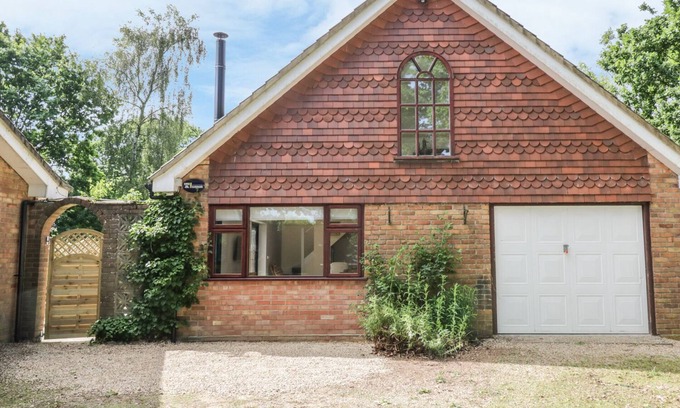 East Dereham Apartment | Romantic Getaway at Squirrels Drey with Cozy Open Fire