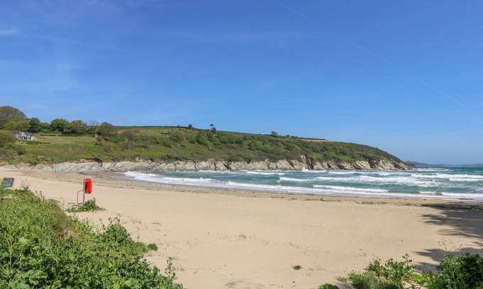 Maenporth Cottage | Squirrels Leap