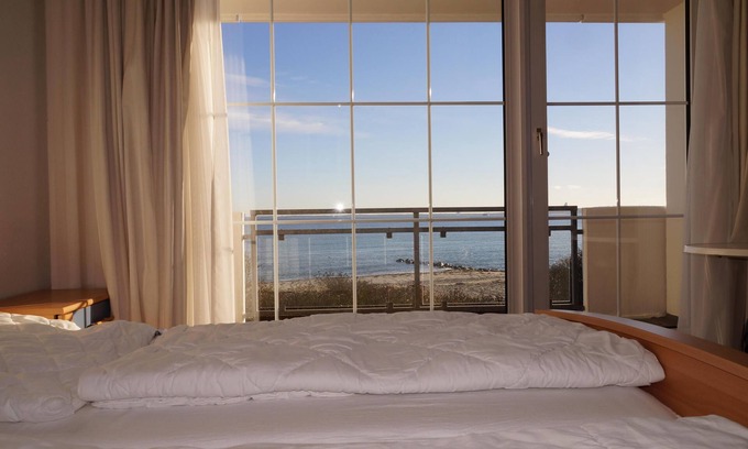 Sierksdorf Apartment | Ideal Getaway: SR 03 With Oceanfront Views & Pool Access