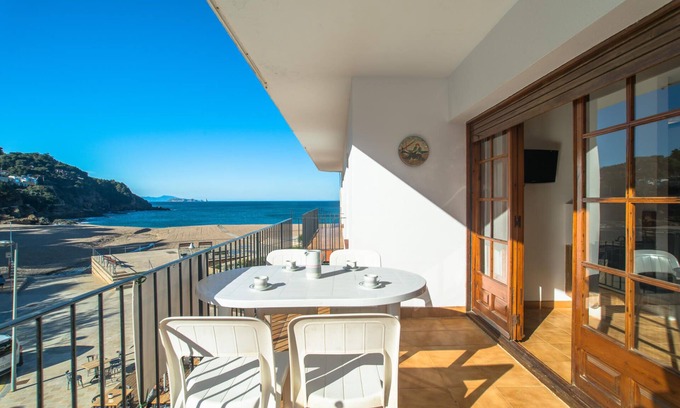 Sa Riera Apartment | Pet-Friendly Retreat: SR-37 Begur Sa Riera with Spa & Kitchen