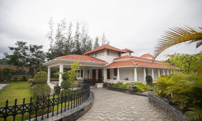 Anaikatti Resort | SR Jungle Resort: Relaxing Retreat with Spa & Pool Access