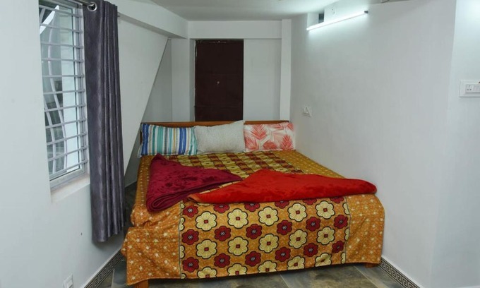 Valparai House | Cozy Sri Murugan Homestay: Pet & Child Friendly Escape