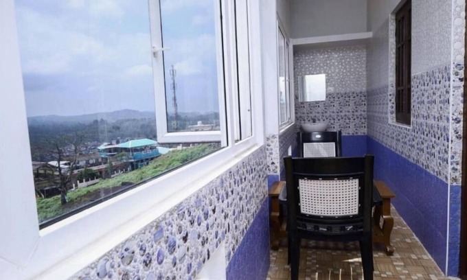 Valparai Hotel | Cozy Stay at Sri Nandha with Breakfast & Family Amenities