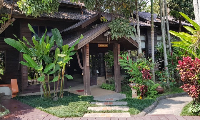 Pa Daet Hotel | Family-Friendly Sri-Ping Resort with Pool & Dining Options