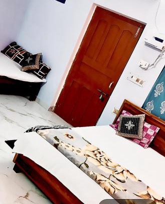 Ayodhya House | Sri Rameshwaram Guest House Near by Hanuman Garhi 300 meters