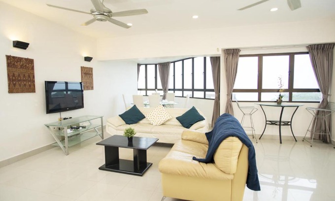 Batu Ferringhi Apartment | Relaxing Sri Sayang Seaview Holiday Home for Families