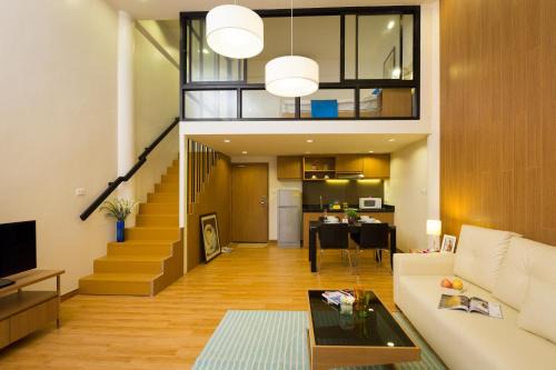 Tha Thaewawong Apartment | Discover the Sriracha Orchid Hotel with Pool and Breakfast