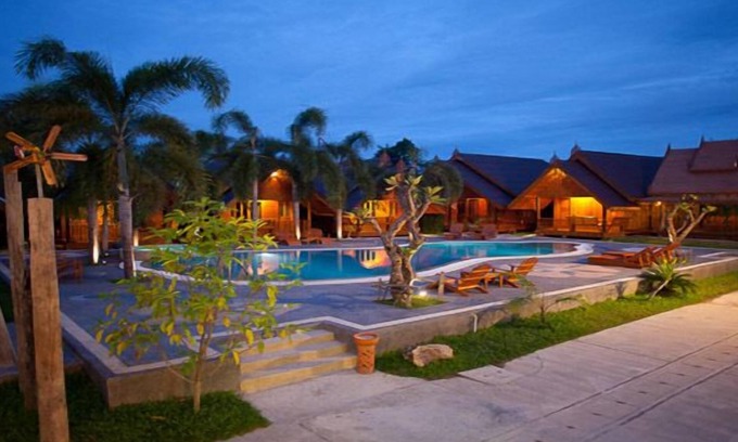 Cha-am Hotel | Discover Srisawat Resort with Pool and Family Amenities