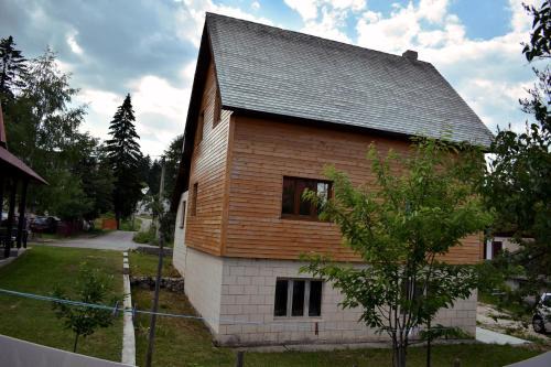 Zabljak House | Cozy Srna Chalet - Enjoy Breakfast and Relax in Hot Tub