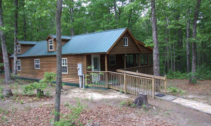 Spencer Cabin | Cozy Cabin Retreat on Cumberland Plateau - Guest Rated 10/10