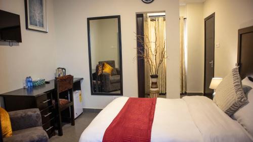 North Ridge Hotel | Discover SSNIT Guest House: Oceanfront with Pool Access
