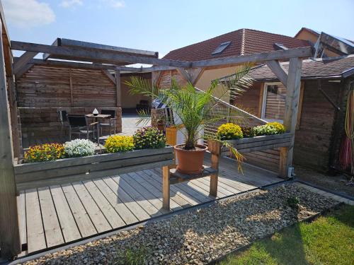 Grossposna Apartment | Cozy Störmthal Ferienwohnung with Ocean View & Breakfast