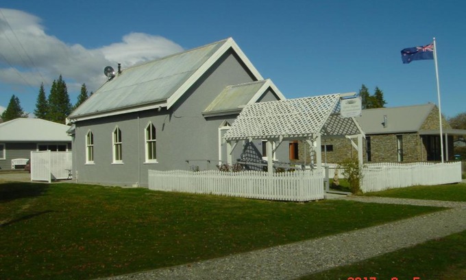 Ophir House | Discover St Andrews Church Nave: Top-Rated Family Retreat