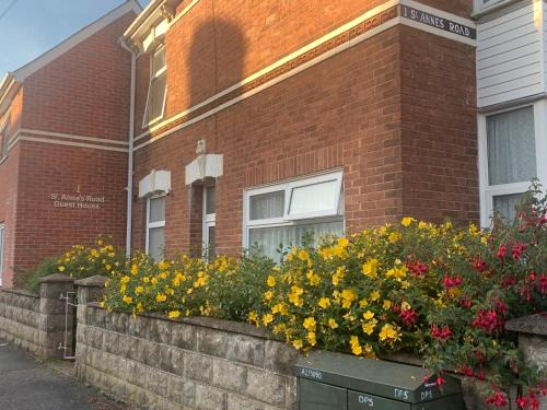 Exeter House | Family-Friendly St Anne's Road Guest House with High Ratings