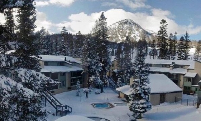 Mammoth Lakes Condo | Exceptional St Anton Condos #77 with Kitchen & Breakfast