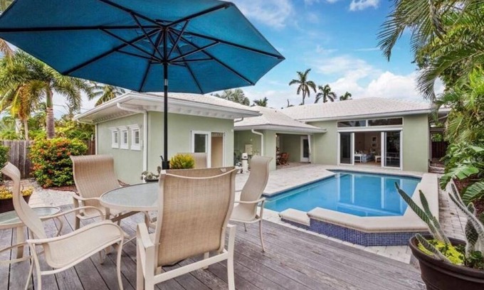 Saint Armands Key House | Explore St Armand's Private Home with Pool and Breakfast