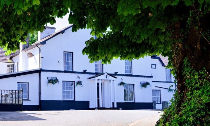 Clynnogfawr House | Relax at St Beuno House: Spa, Pool, and Family-Friendly Fun