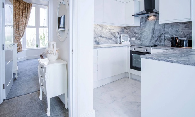 Tenby Apartment | Unforgettable St Catherine's View with Family-Friendly Perks