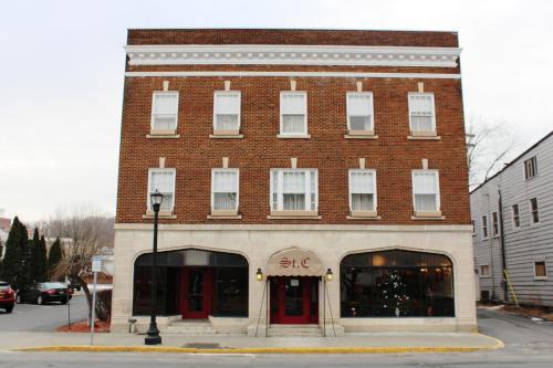 Hudson Hotel | Experience St Charles Hotel: Downtown Hudson Awaits You