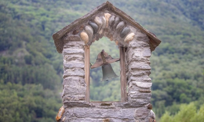 Aurigeno Ski Chalet | Cozy Holiday House Maggia: Perfect Retreat for 2-4 Guests