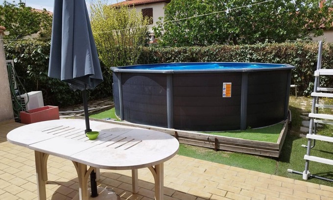 Saint-Cyprien Ski Chalet | St Cyprien air-conditioned house with private pool
