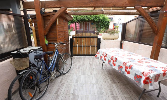 Saint-Cyprien Plage Ski Chalet | Beachfront St Cyprien House with Terrace & Bikes Included