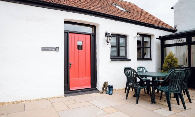 Lydstep Cottage | Spacious 3-Bedroom Retreat in Lydstep near Tenby