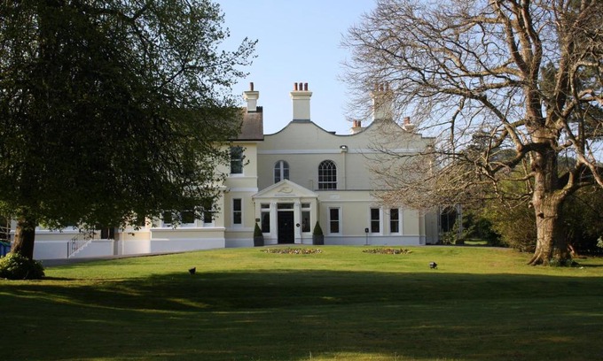 Plympton Hotel | Discover St Elizabeth's House: 4-Star Comfort & Family-Friendly