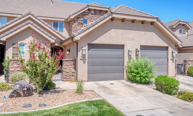 Washington House | Discover a Dream Escape: 4-Bed Condo Near Zion