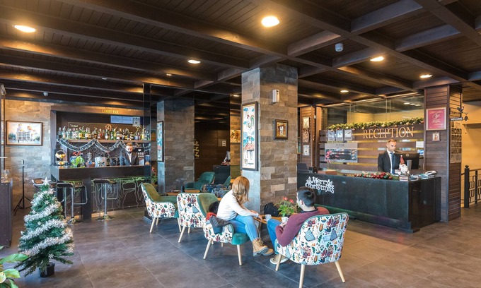 Shiligarnika Hotel | Experience St. George Ski & Holiday with Pool and Spa