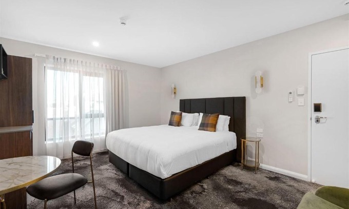 Wagga Wagga Hotel | Experience St Hugh Hotel Wagga Wagga - 5 Star Excellence