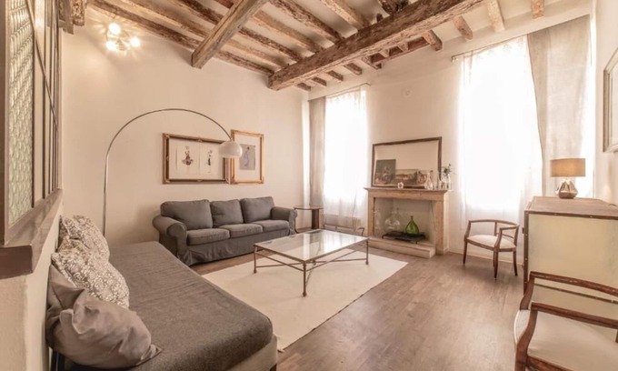 Old Town Apartment | Discover St. James House Near Osteria Francescana