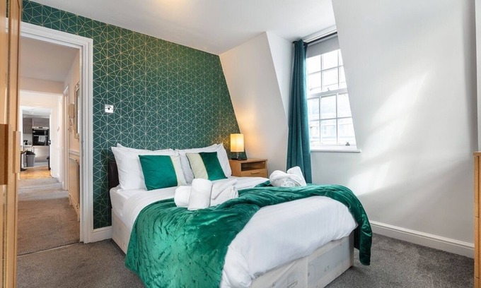 Vincent Square Condo | St James's Nest: Cozy 3BR Retreat Near Big Ben