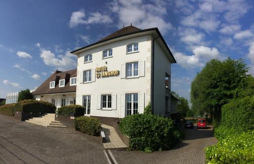 Waregem Hotel | Discover St-Janshof Hotel: Family-Friendly & Accessible Stay