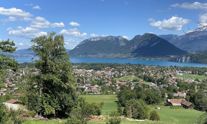 Saint-Jorioz House | St Jorioz Villa: Lake View Getaway for 16 Guests
