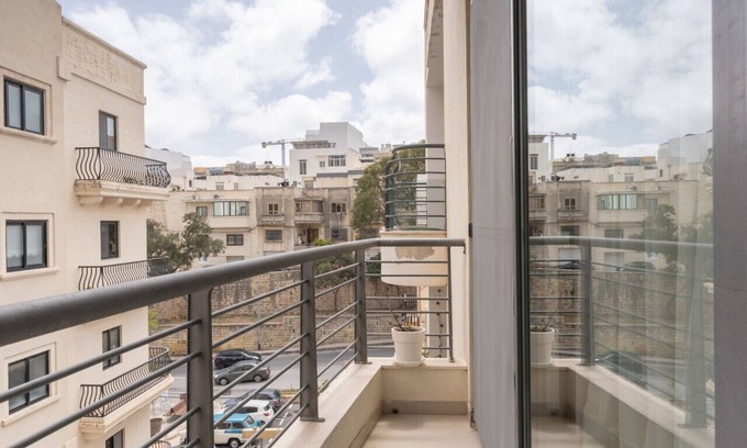 Tal-Ghoqod Apartment | St.Julians apartment-Hosted by Sweetstay