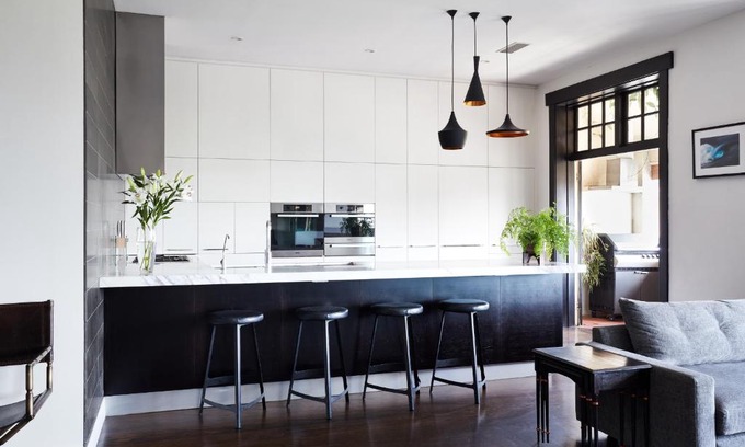 St Kilda Apartment | Oceanfront St Kilda Beachfront Penthouse - Rated 9.5/10