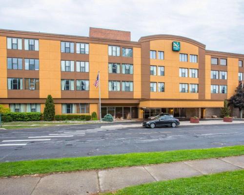Massena Hotel | Guest Rated Quality Inn Massena with Breakfast & Accessibility
