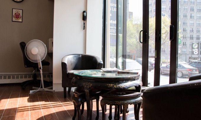 Old Town Hotel | Cozy St Lawrence Residences with Spa and Kitchen Amenities