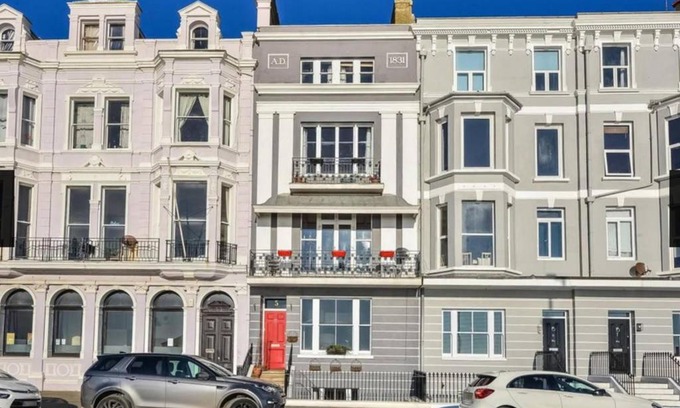 St Leonards-On-Sea House | Oceanfront St Leonards Seaside Apartment with Breakfast