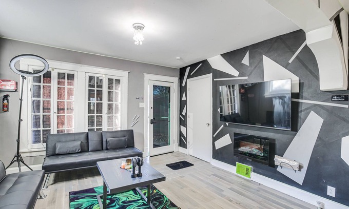 Pagedale House | Cozy St Louis Home with Arcade Game and Mini Pool Table