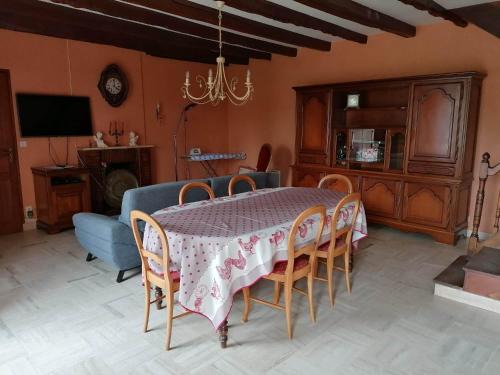 Saint-Malon-sur-Mel House | Family-Friendly Getaway at St Malon Sur Mel Hotel