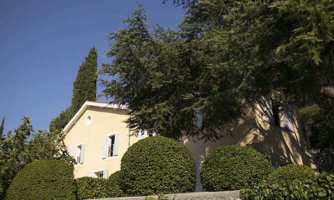 Aix-en-Provence House | St Marc Jaumegarde: Nature Retreat Near Aix en Provence