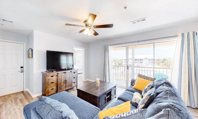Destin Apartment | Relax at St Martin Beachwalk Villas with Pool Access