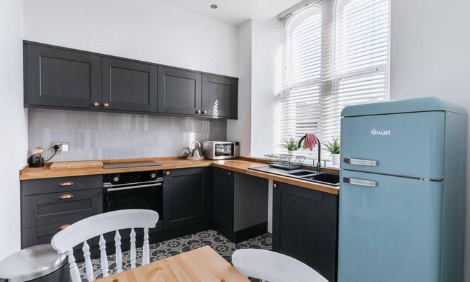 Penistone Apartment | Modern 1 Bedroom St Marys Apartment in Peniston Town