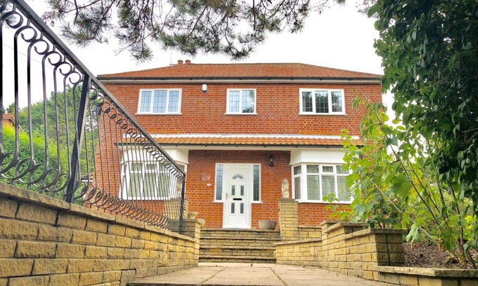 Norwich House | St Marys House: Family-Friendly Retreat with Top Reviews