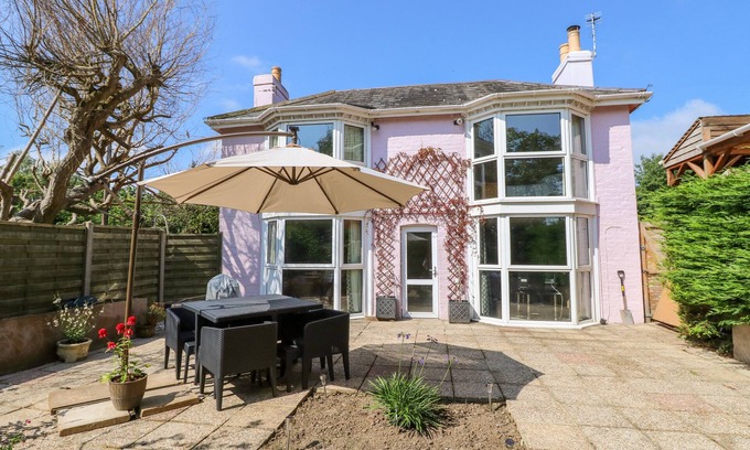 Ryde Cottage | Pet-Friendly St. Michael’s House with Oceanfront Views