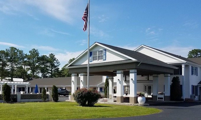 St. Michaels Hotel | St Michaels Inn: Eco-Friendly Getaway with Pool & Breakfast