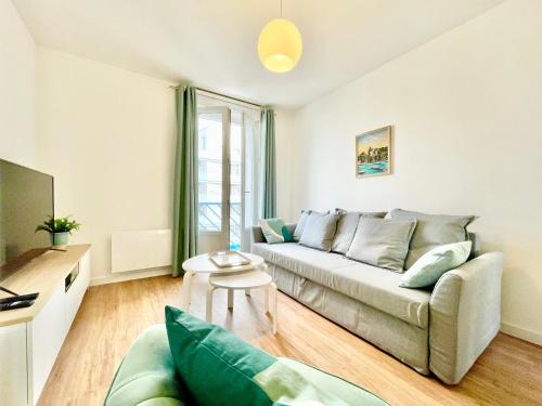 Saint-Nazaire Apartment | Discover St Nazaire - Central Art Déco Hotel with Free Parking