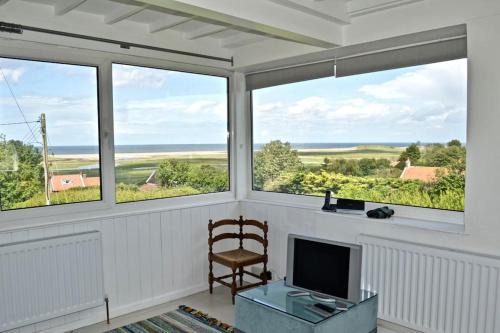 Salthouse House | St Nicholas Cottage - Scenic Views & Family-Friendly Stay